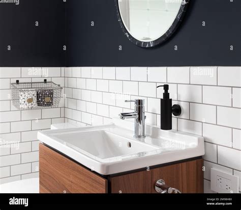Mirror Subway Tile Bathroom at Kristina Hertz blog