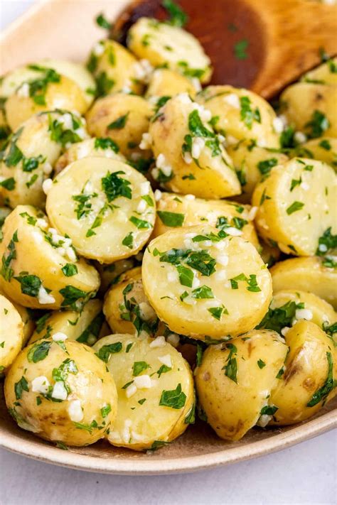 Garlic Butter Parsley Potatoes - Easy Healthy Recipes