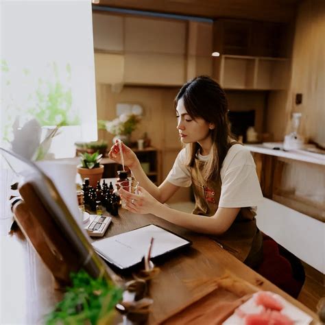 The Role of Alcohol in Perfumes – How It Impacts Fragrance Longevity ...