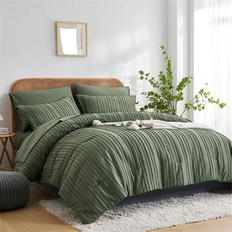 Amazon.com: WURUIBO Queen Comforter Set,7 Pieces Bed in a Bag Green ...