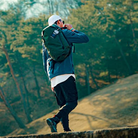 Able Carry Daybreaker 2 Review | One Tech Traveller