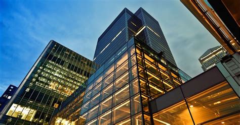 Financial Service 的图像结果