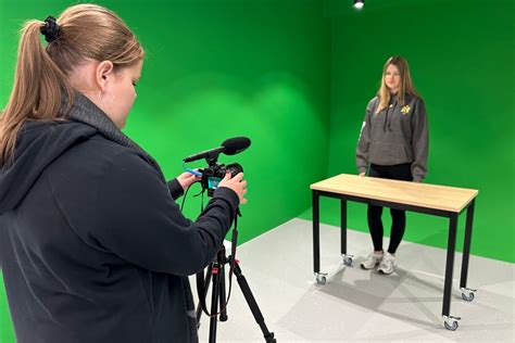 Tech Greenscreen 的图像结果