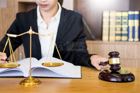 法官语言什么礼物最新素材