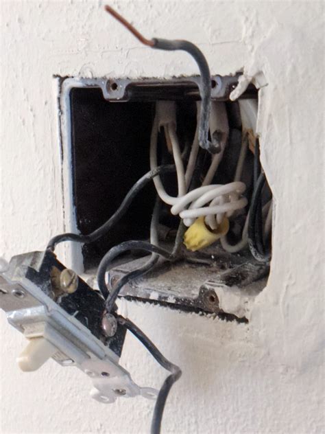 electrical - Two switches in one gangbox have a black wire connecting ...