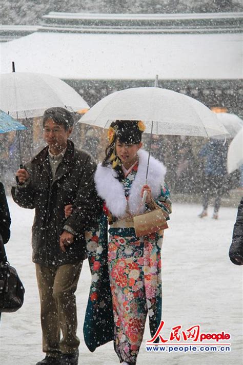 日本关东地区在初雪中迎来成人节【4】--国际--人民网