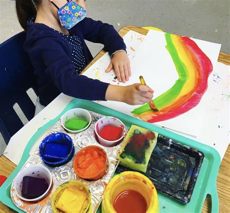 Cassie Stephens: kindergarten art lesson