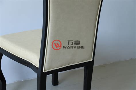 白色扇形靠背星卡口椅子 五金椅脚 耐磨耐压 结构稳定 酒店餐椅子-实木餐椅-酒店餐椅-万宴家具