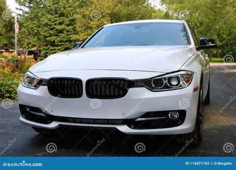 Thông Tin Về Xe BMW 350i: Giá Lăn Bánh Và Đánh Giá Chi Tiết