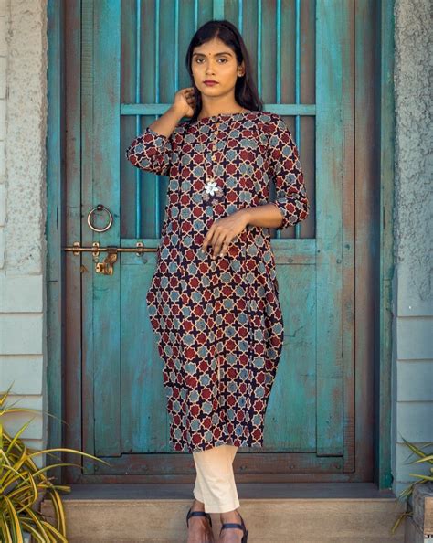 Maroon Ajrakh Hand Block Printed Kurti – Fabsay
