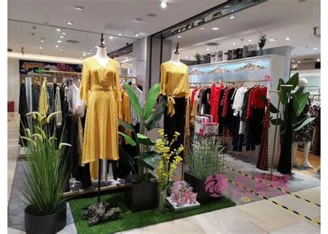 店铺|实体店衣服卖价几百块，电商却只要几十块？知道内幕后还买吗 _「易坊」