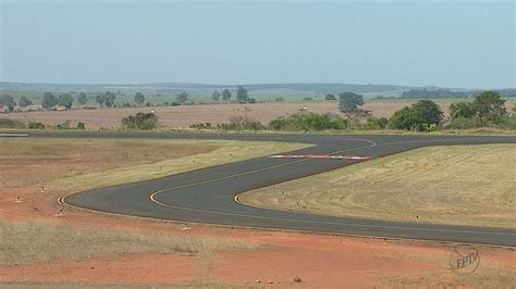 aeroporto mais proximo a sao carlos sp