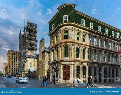 Street in Front of the Basilique Notre-Dame in the Charming Neighborhood of Old Montreal ...