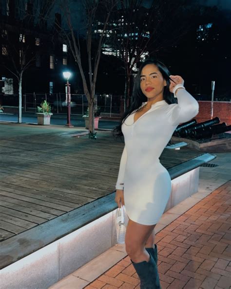 Karen Ovalle | It’s all about the presence 🤍🎄🤗 | Instagram