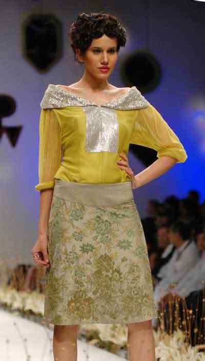 Esha Gupta showcases a creation from designer Varun Bahl's collection ...