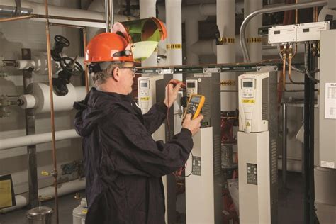 Fluke 179/1AC2 Rugged Multimeter and Non-Contact Voltage Detector Combo ...