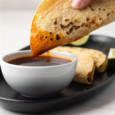 White Garlic Sauce - Sauce Fanatic