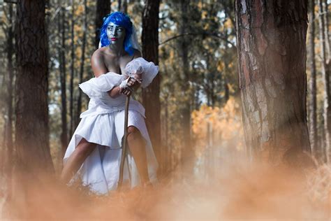 Corpse Bride Costume with Veil 的图像结果