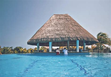 61 BEST Tips Swim Up Pool Bar Ideas (Selected)