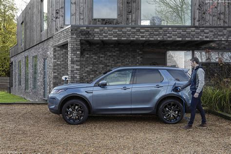 2020 Land Rover Discovery Sport PHEV - Dailyrevs