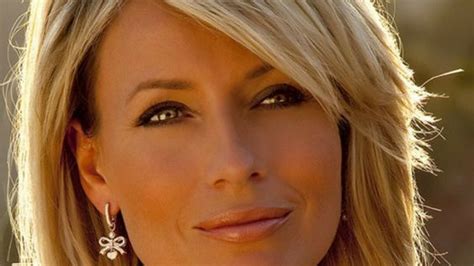 43+ Popular Hair Style Shoulder Length Hairstyles For 40 Year Old Woman PNG Image