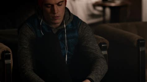 ausCAPS: Erich Bergen shirtless in Madam Secretary 3-21 "The Seventh Floor"