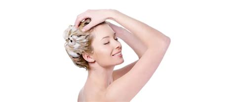 How to Remove Oil from Hair Without Shampoo