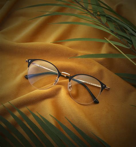 中国设计师眼镜品牌入戏THE OWNER推出2023春夏“芯片解构”系列。 - 华丽通