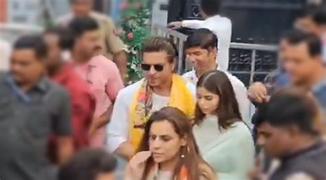 Shah Rukh Khan, Suhana pray at Shirdi Saibaba Temple