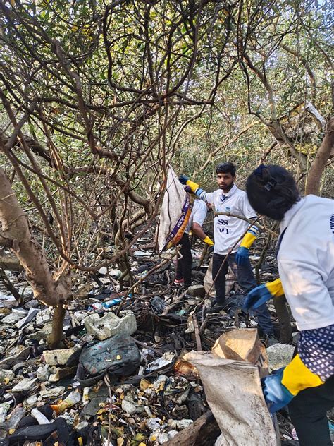 Navi Mumbai: Over 170 Volunteers Clear 2 Tonnes Of Waste In Mangroves ...