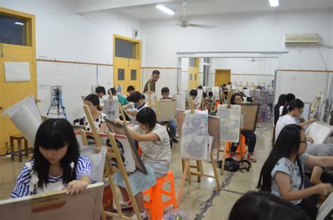 美术学院诚邀任惠中老师开展水墨人物写生示范与师生交流活动-美术学院