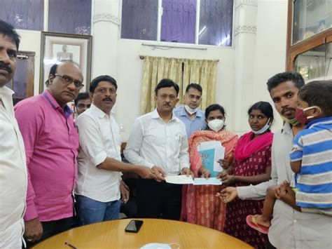 Bengaluru civic body hands over Rs 8 lakh compensation to family of ...
