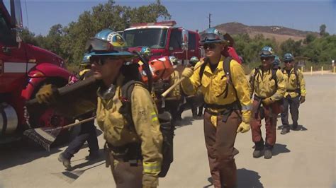 How much does the fire gear hand crews carry while fighting wildfires ...