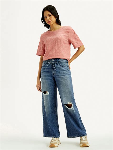 Buy Trendy Men's & Women's Clothing Online – Levis India Store