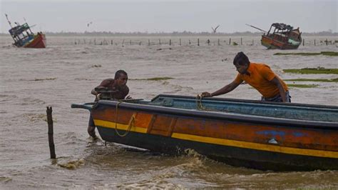 Cyclone Dana: తీరం దాటిన ‘దానా’ తుపాను.. ఆ ప్రాంతాల్లో విద్యా సంస్థలకు ...