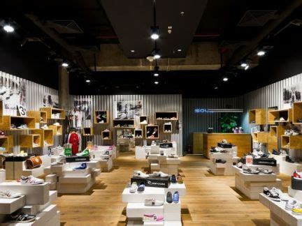 Small Shoe Shop Interior Design Ideas