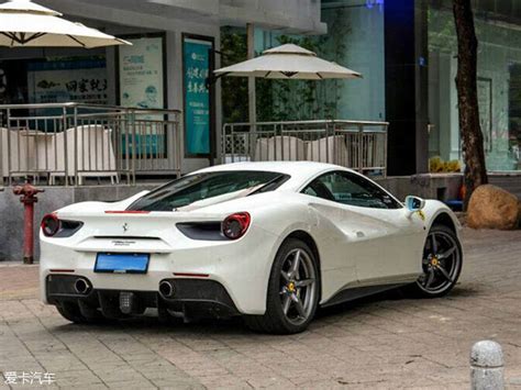 Ferrari 458 Speciale vs 488 Pista, scontro generazionale