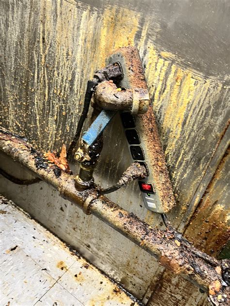 Discovered this fire hazard today at my new place : r/OopsThatsDeadly
