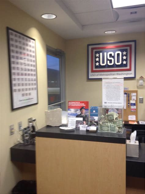 Get VIP Treatment At The Best DCA Airport Lounges