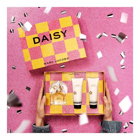 Daisy Giftset (Eau de Toilette + Body Lotion + Shower Gel) • 50ml+75ml+75ml
