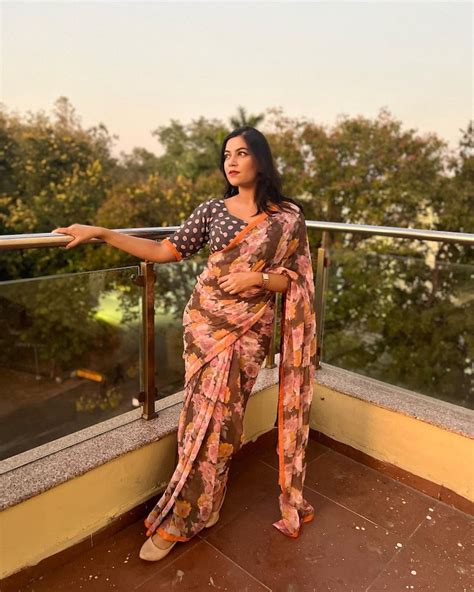 Success Story : मॉडल से कम नहीं हैं यह IRS अधिकारी, सप्ताह में 2 दिन ...