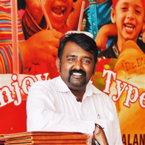 कहानी उन 9 लोगों की, जिनके हाथों में किस्मत ने ग़रीबी दी तो उन्होंने ...