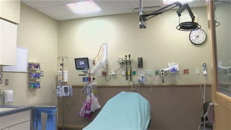 What to know about new COVID variant with 'razor blade throat' | wtol.com