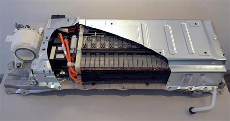 Primary Toyota RAV4 - Nickel-Metal Hydride or Lithium Ion: Which Type of Hybrid Battery Is Better?