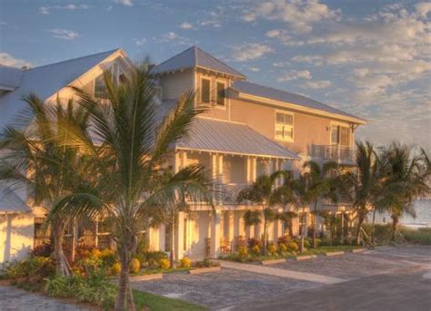 MAINSAIL BEACH INN (Holmes Beach) - Hotel Reviews, Photos, Rate ...