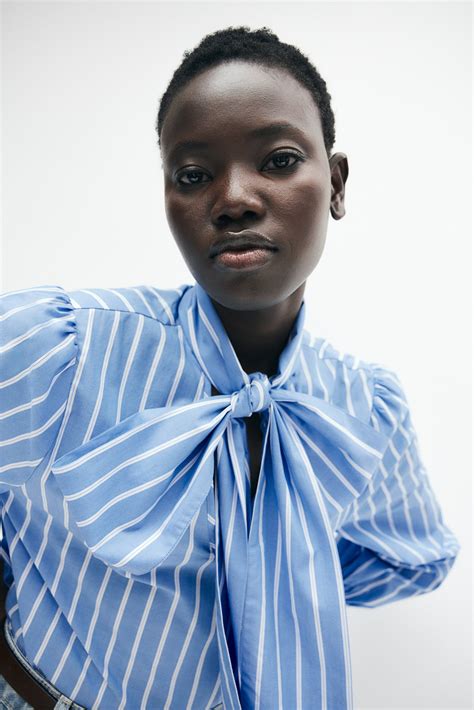 Popelinebluse mit Schleifenkragen - Blau/Gestreift - DAMEN | H&M CH