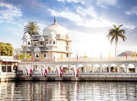 Udaipur Luxury Tour Package for 3 Days 2 Nights - Myholidays.com