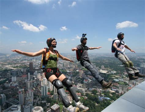 5 Most Dangerous Adventure Sports To Try Around The World - lifeberrys.com