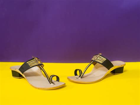 Khaira Black Classic Heel Kolhapuri – irasoles