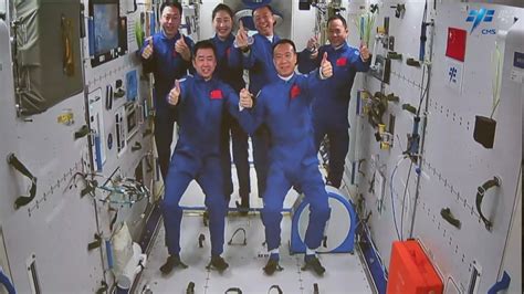 历史上的今天10月15日_2003年中国第一艘载人航天飞船神舟五号搭载航天员杨利伟在酒泉卫星发射中心发射升空。